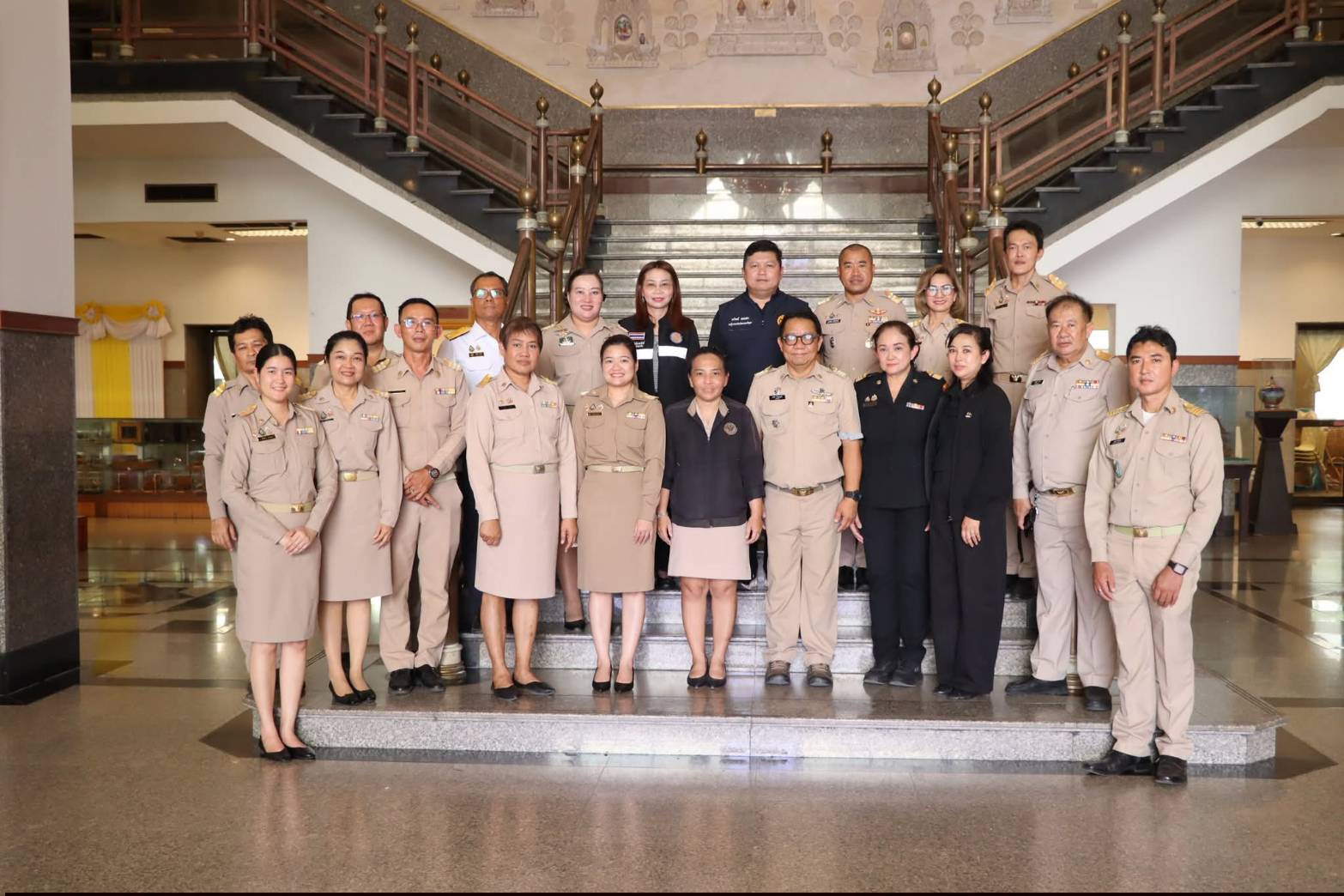 title - ศพส. ประชุมเตรียมความพร้อมจัดนิทรรศการ งานพระราชพิธีถวายพระเพลิงพระบรมศพ สมเด็จพระนางเจ้าสิริกิติ์ พระบรมราชินีนาถ พระบรมราชชนนีพันปีหลวง ณ ศูนย์ส่งเสริมและพัฒนาอาชีพเสริมนอกภาคการเกษตร (ศูนย์ศิลปาชีพ บางไทรฯ (เดิม)) 